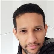 Bilingue anglais et français, j'ai fait des études scientifiques avant de changer de voix pour des études en Sciences Humaines et Sociales (Philosophie et Théologie Catholique entre autres..)